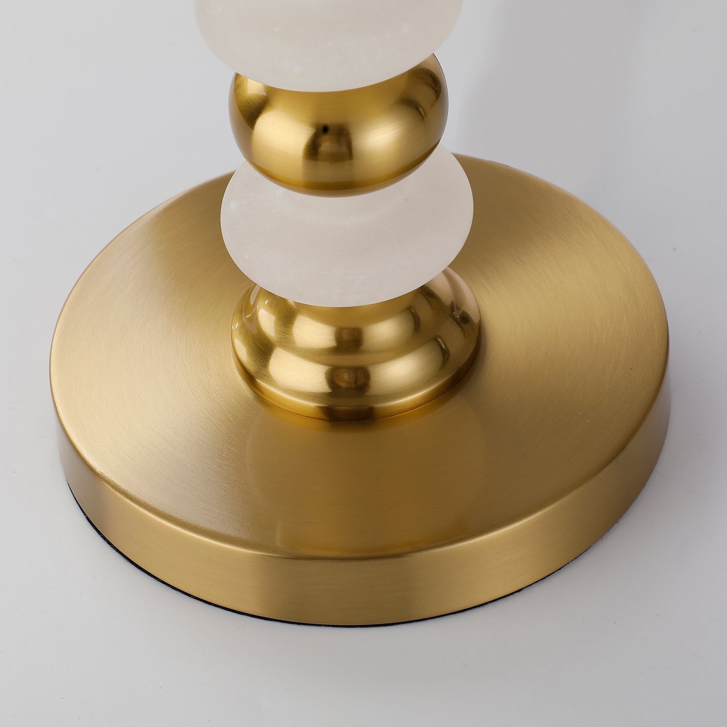 Traditional Cosmopolitan Metal Table Lamp with Drum Shade - Modern Lighting Fixture for Stylish Interiors