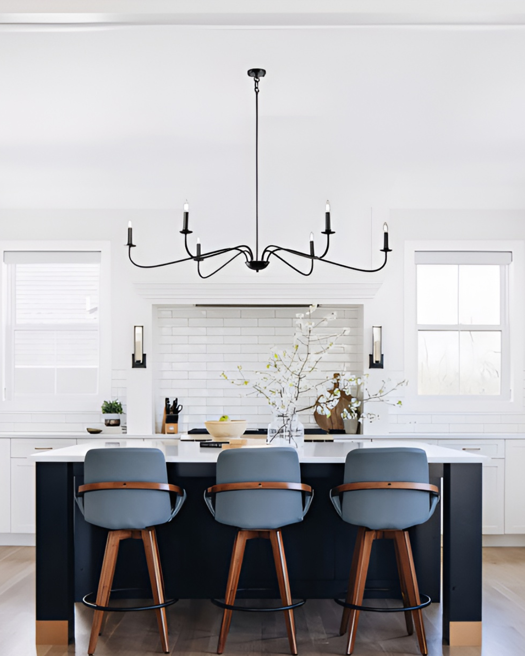 Traditional / Classic Gold or Black Chandelier with Candle-Style Lighting