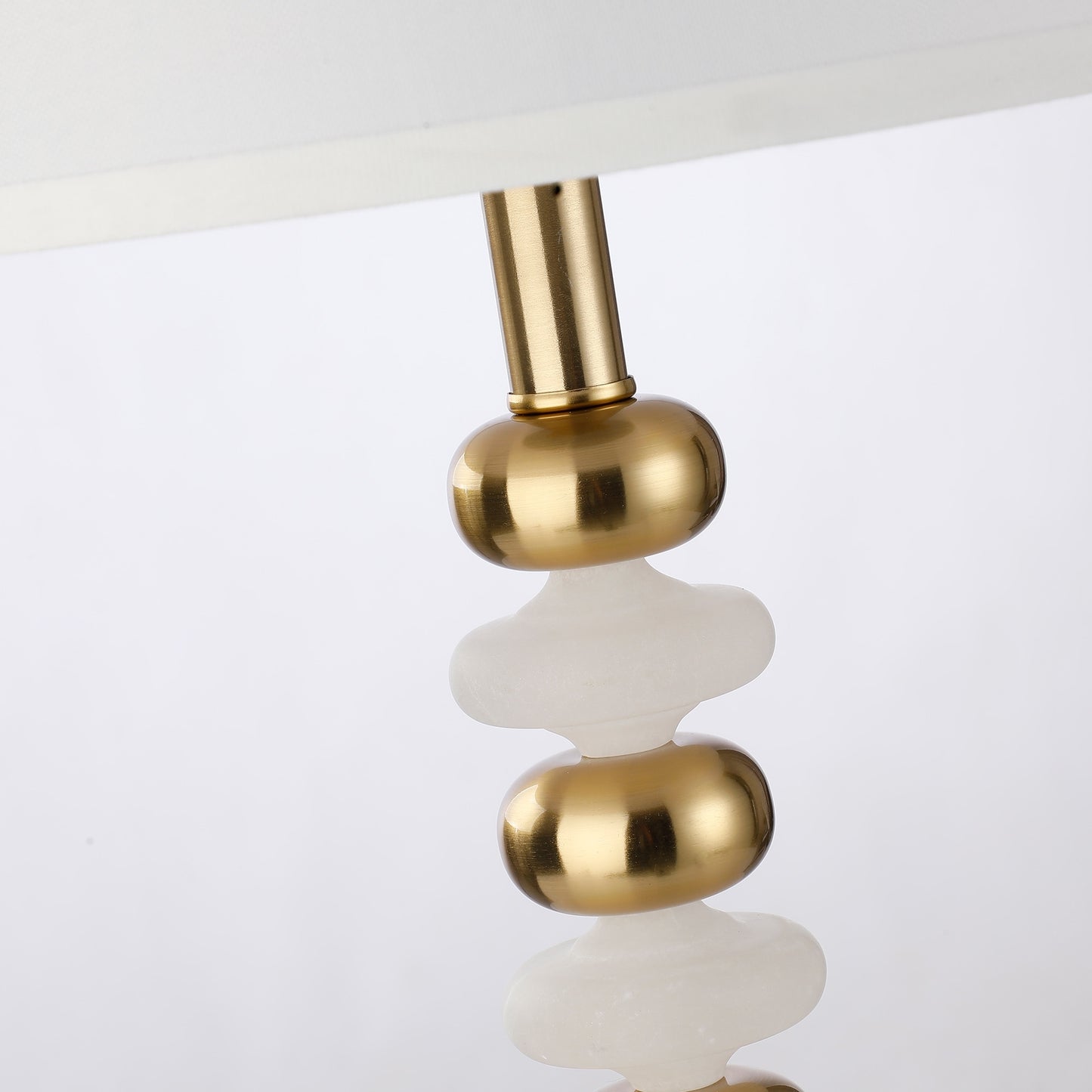 Traditional Cosmopolitan Metal Table Lamp with Drum Shade - Modern Lighting Fixture for Stylish Interiors